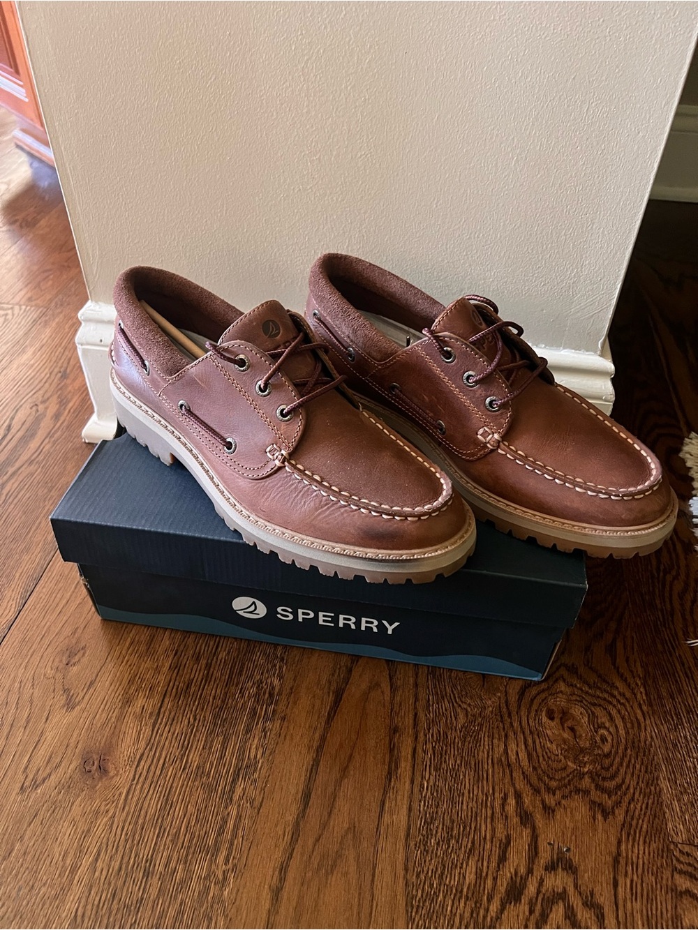 Sperry Men’s A/0 Lug 3-Eye Tan Leather Boat Shoes Size 8 - Picture 2 of 6